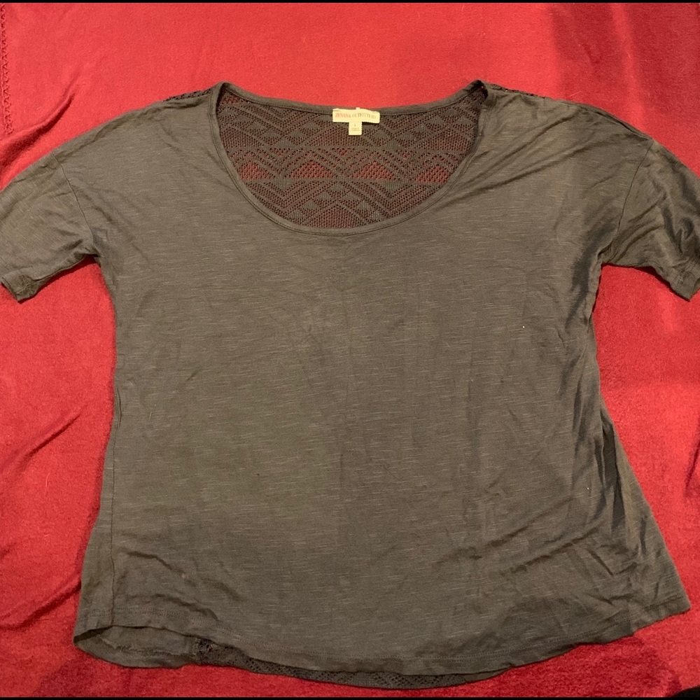 Crop style top